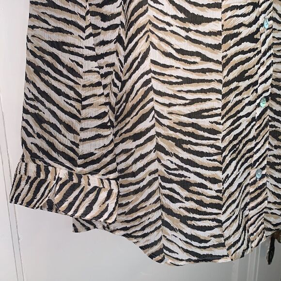 Alfred Dunner animal print thin polyester shirt with 3/4 sleeves - Picture 5 of 10